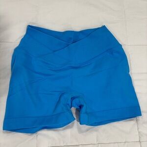 Crossover scrunch shorts